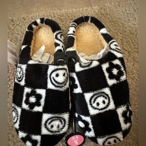 Black and White Checkered Slippers Women’s Size 5/6